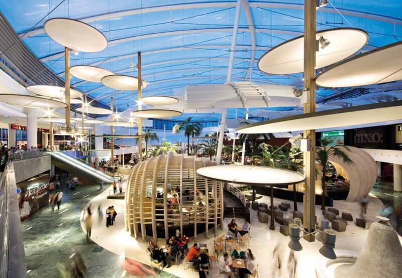 Centro comercial Islazul, construido con sistema constructivo Baupanel® System