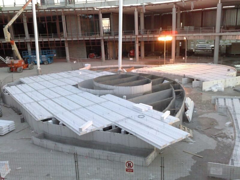 Centro comercial Islazul, construido con sistema constructivo Baupanel® System