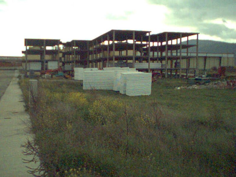 Edificio construido con paneles modulares, Ávila
