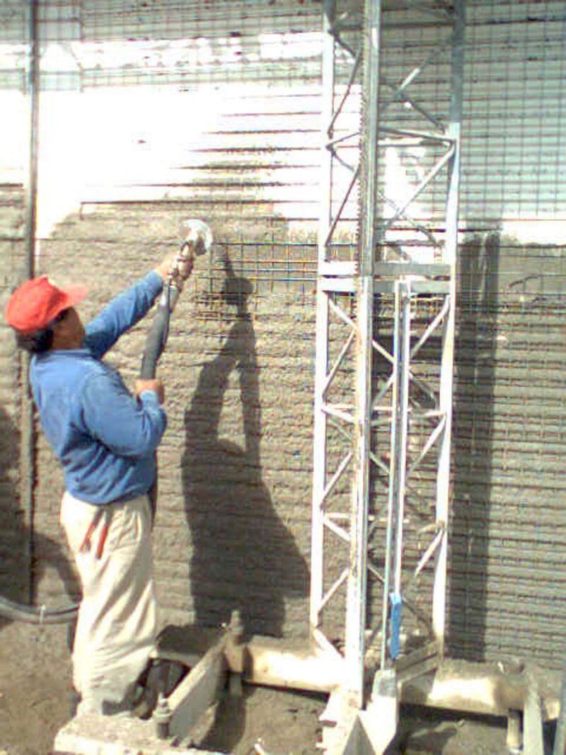 Edificio construido con paneles modulares, Ávila