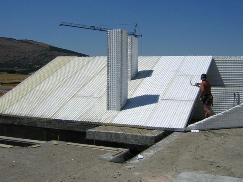 Edificio construido con paneles modulares, Ávila