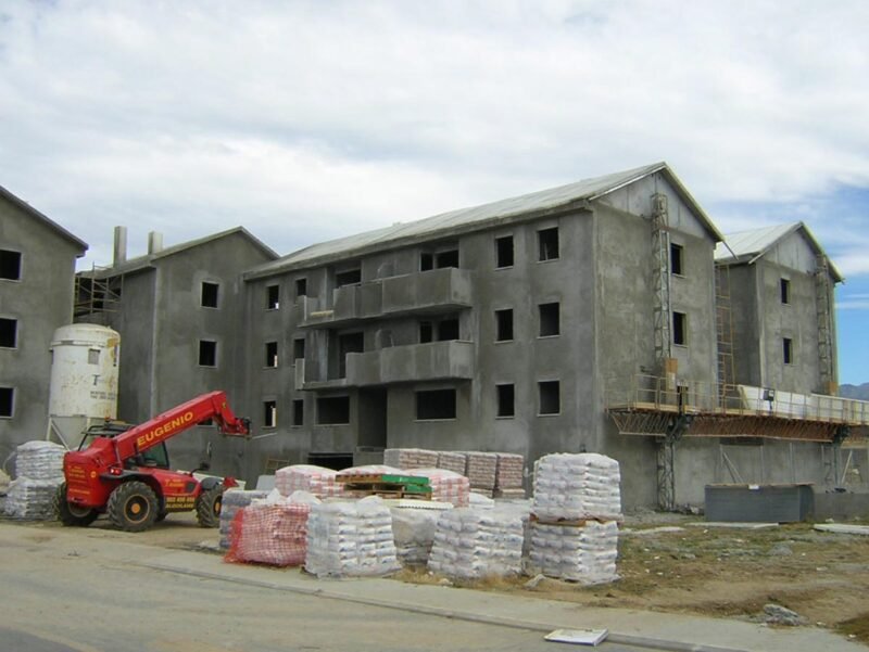 Edificio construido con paneles modulares, Ávila
