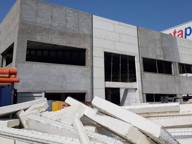 Cerramiento de edificio industrial con Baupanel® System. Puerto de Santa Maria, Cádiz.