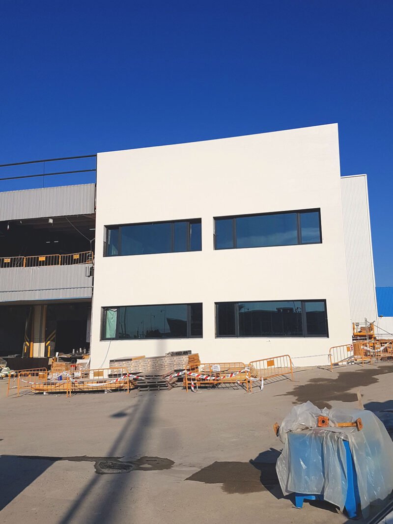 Cerramiento de edificio industrial con Baupanel® System. Puerto de Santa Maria, Cádiz.