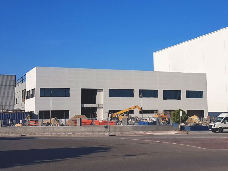 Cerramiento de edificio industrial con Baupanel® System. Puerto de Santa Maria, Cádiz.