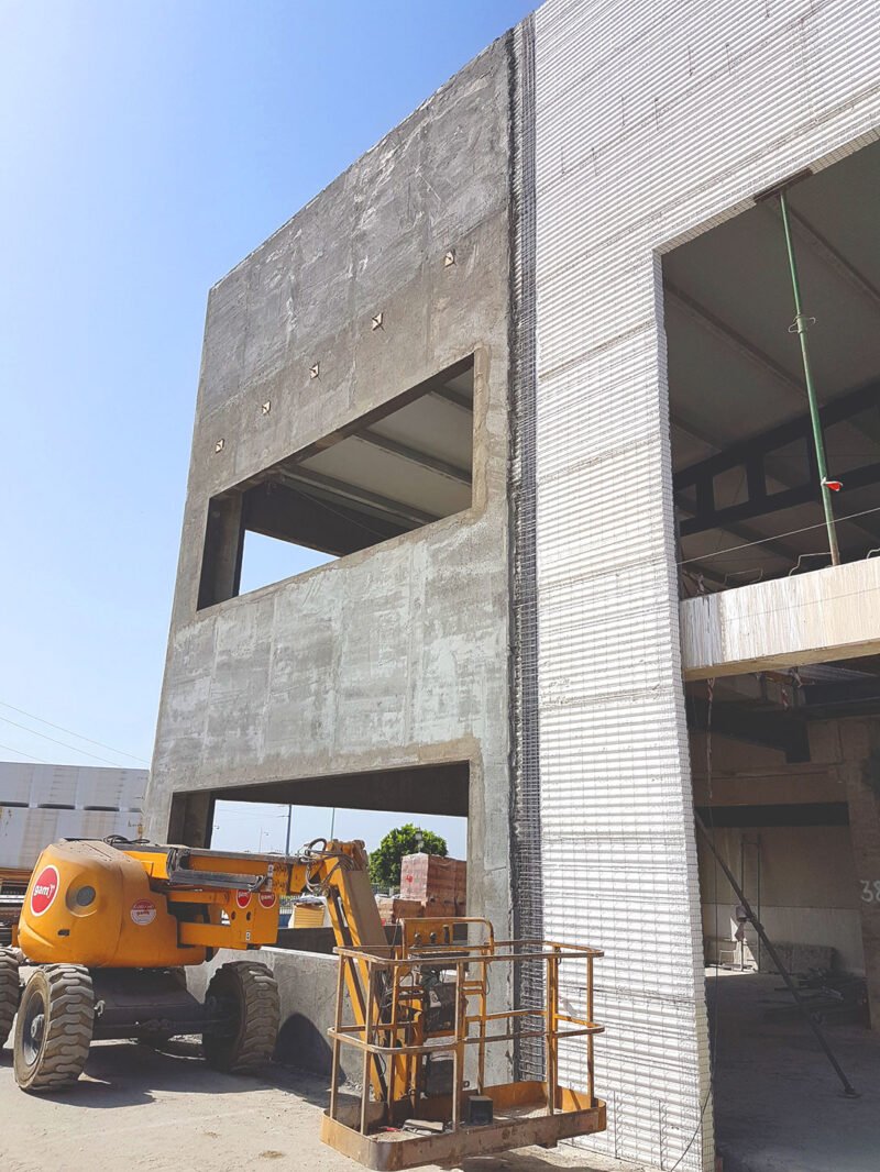 Cerramiento de edificio industrial con Baupanel® System. Puerto de Santa Maria, Cádiz.