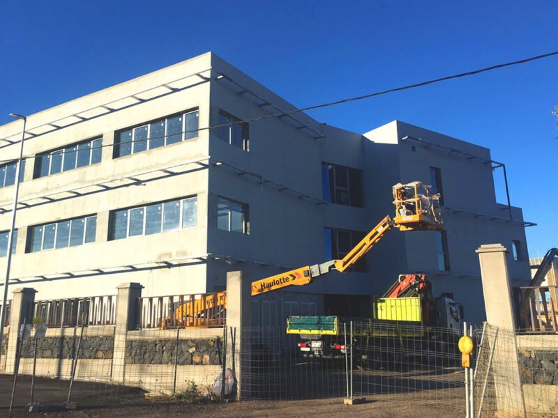 Nanotec Canarias, cerramiento industrial de edificio con Baupanel® System.
