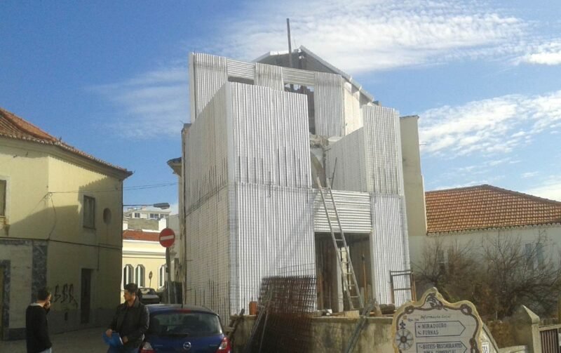 Rehabilitation of housing in Portugal, Ericeira - Ecobuild