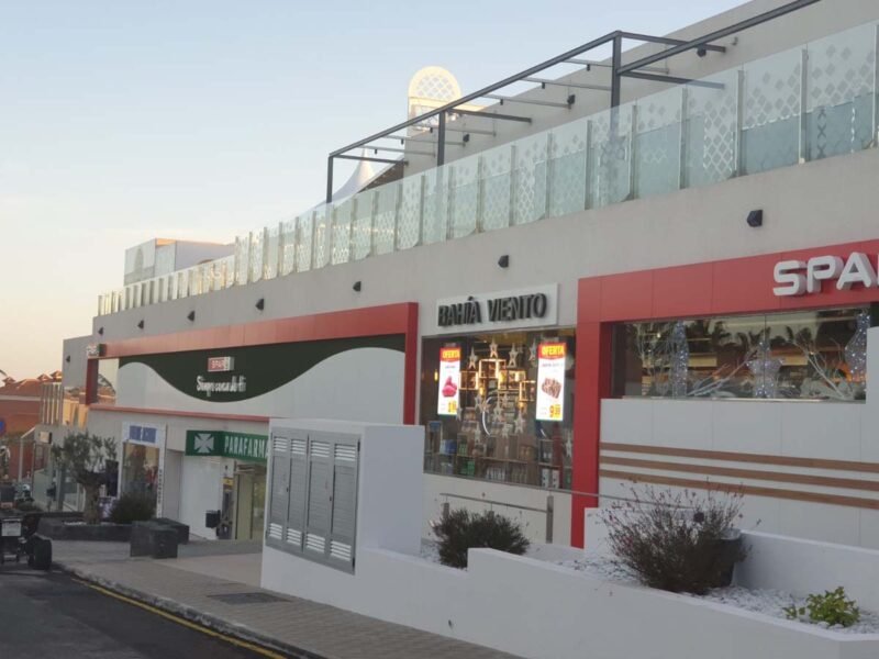 Construcción de Centro Comercial Bahia Viento
