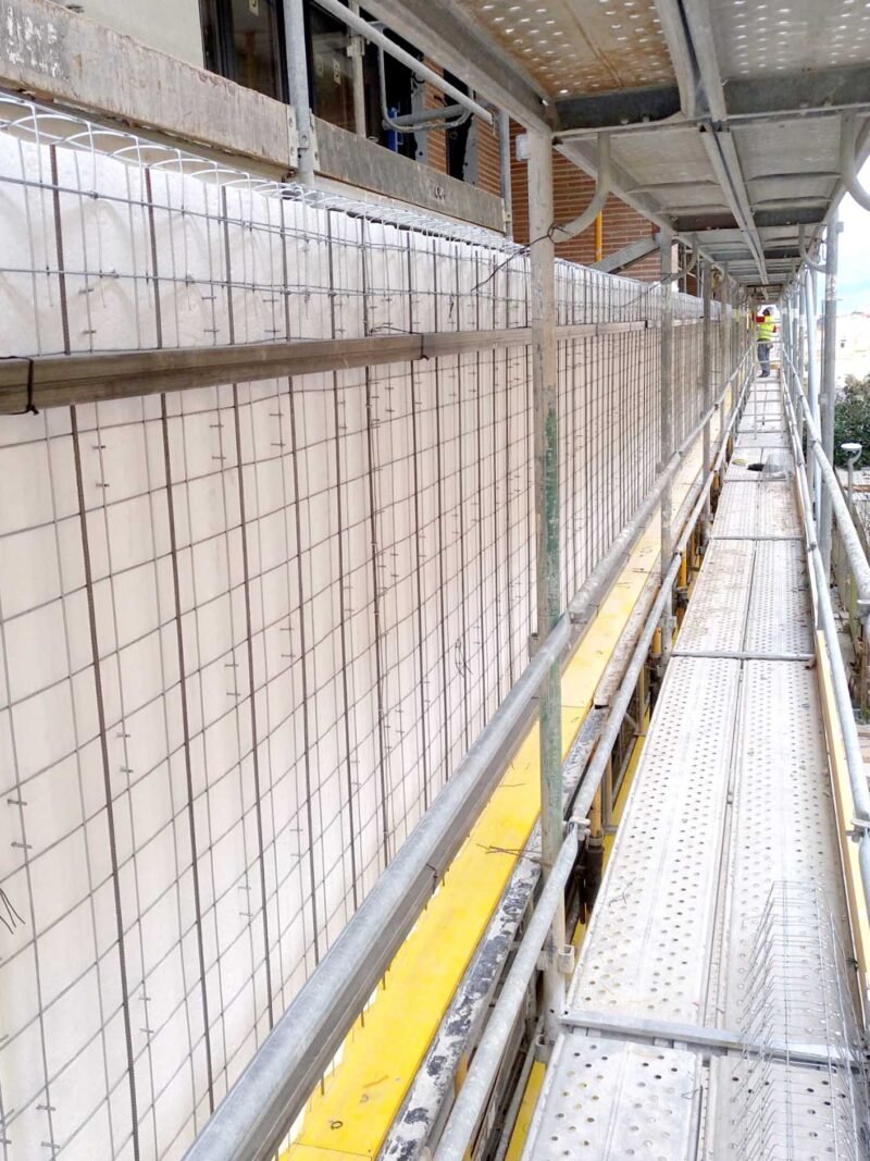 Enclosure and bibs in building of 55 homes in Jaén, Spain with Baupanel System