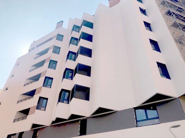 Cerramiento y Petos en Edificio de 55 viviendas en Jaén