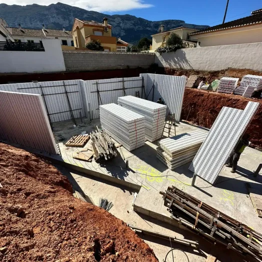 Casa con voladizo Triangular 08