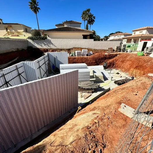 Casa con voladizo Triangular 09