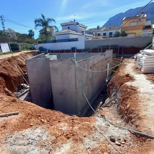 Casa con voladizo Triangular 20